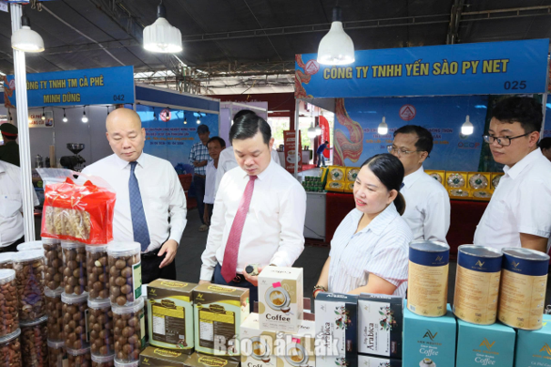3.Phấn đấu đến năm 2030 thu nhập bình quân của người dân nông thôn tăng gấp 2,5 - 3 lần